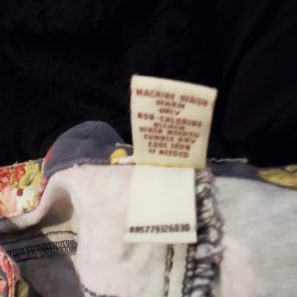 Mudd Floral/Crochet Jean Shorts - Picture 10 of 10